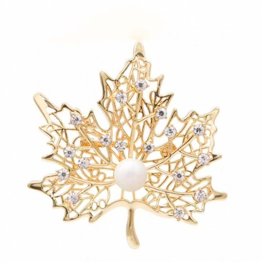 🆕 Rhinestone and Pearl Maple Leaf 🍁 Brooch Pin